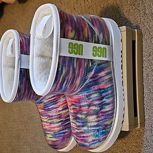 UGG NWOB WOMEN'S  CLASSIC  CLEAR MINI MARBLE LINED WATERPROOF  BOOTS SIZE  6